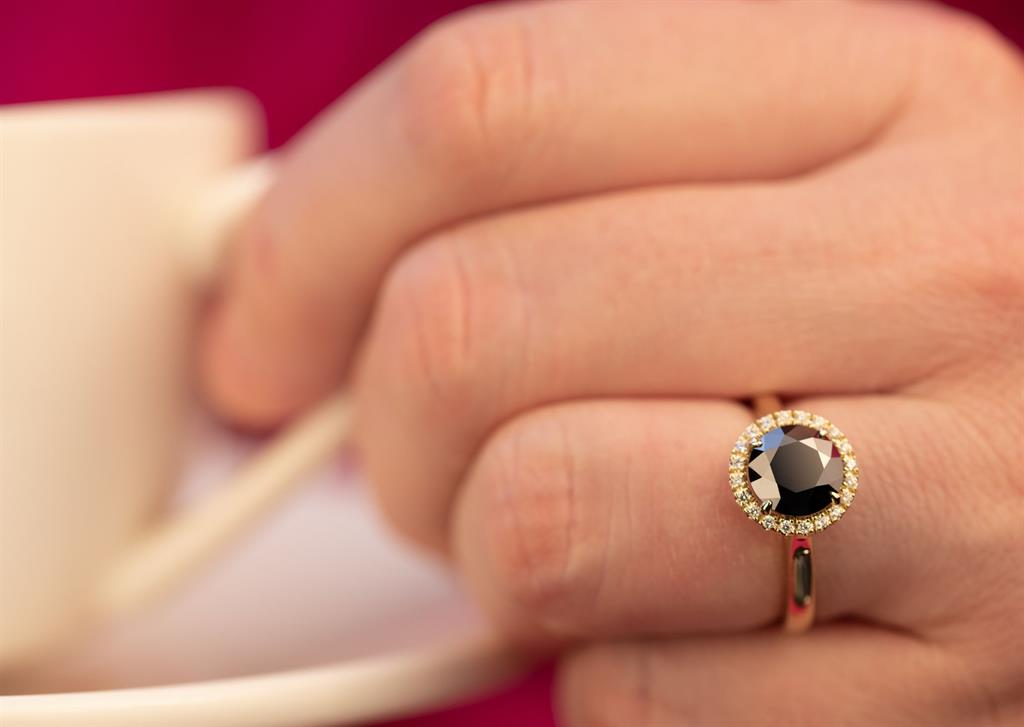 black diamond ring, μαύρα διαμάντια