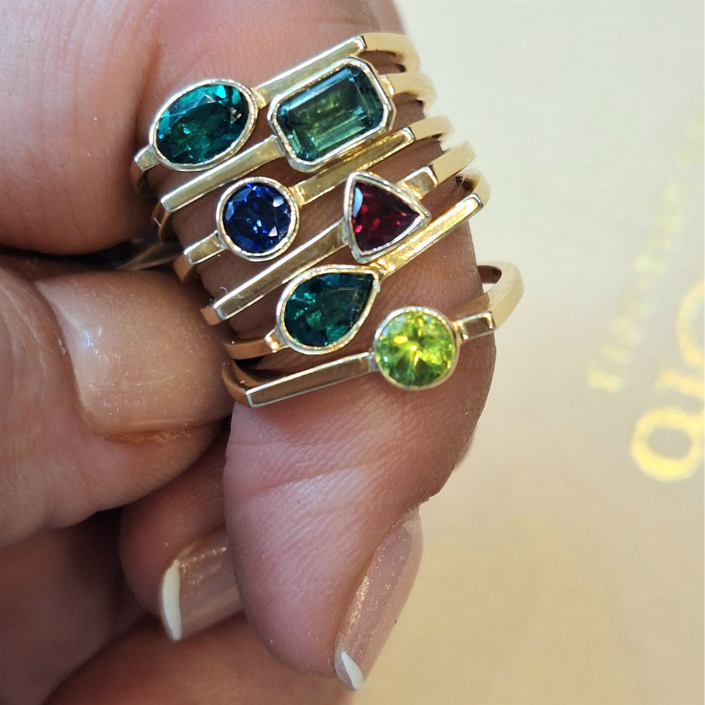 peridot ring, 14k gold ring, gold ring with peridot, green gemstone ring, minimalist gold ring, women’s stackable ring, elegant peridot jewelry, round cut peridot ring, everyday gold ring, dainty women’s ring, gift for her, timeless jewelry, handmade peri